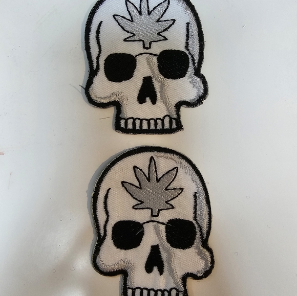 **SOLD** Iron On Patch Skull BoNES Pink Red Bow appliqué Lot of 25 - Picture 8 of 8